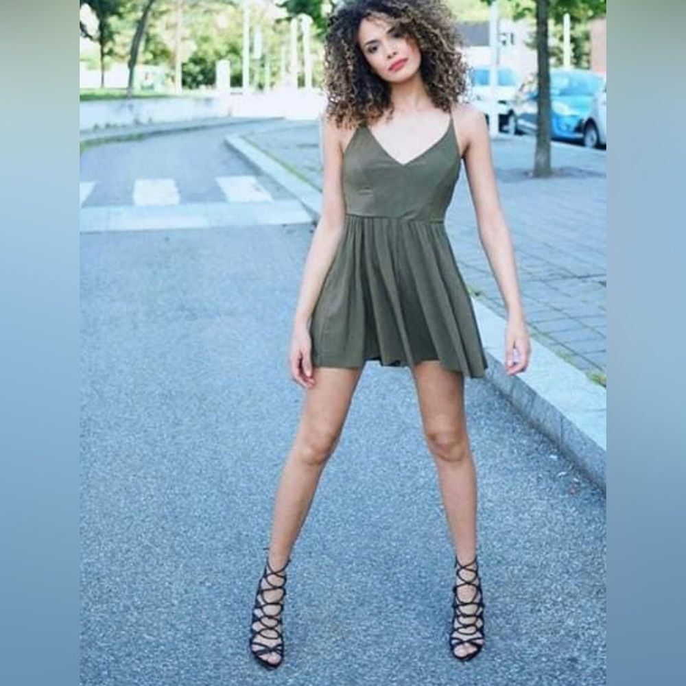 Zara strappy cross back olive green romper size medium